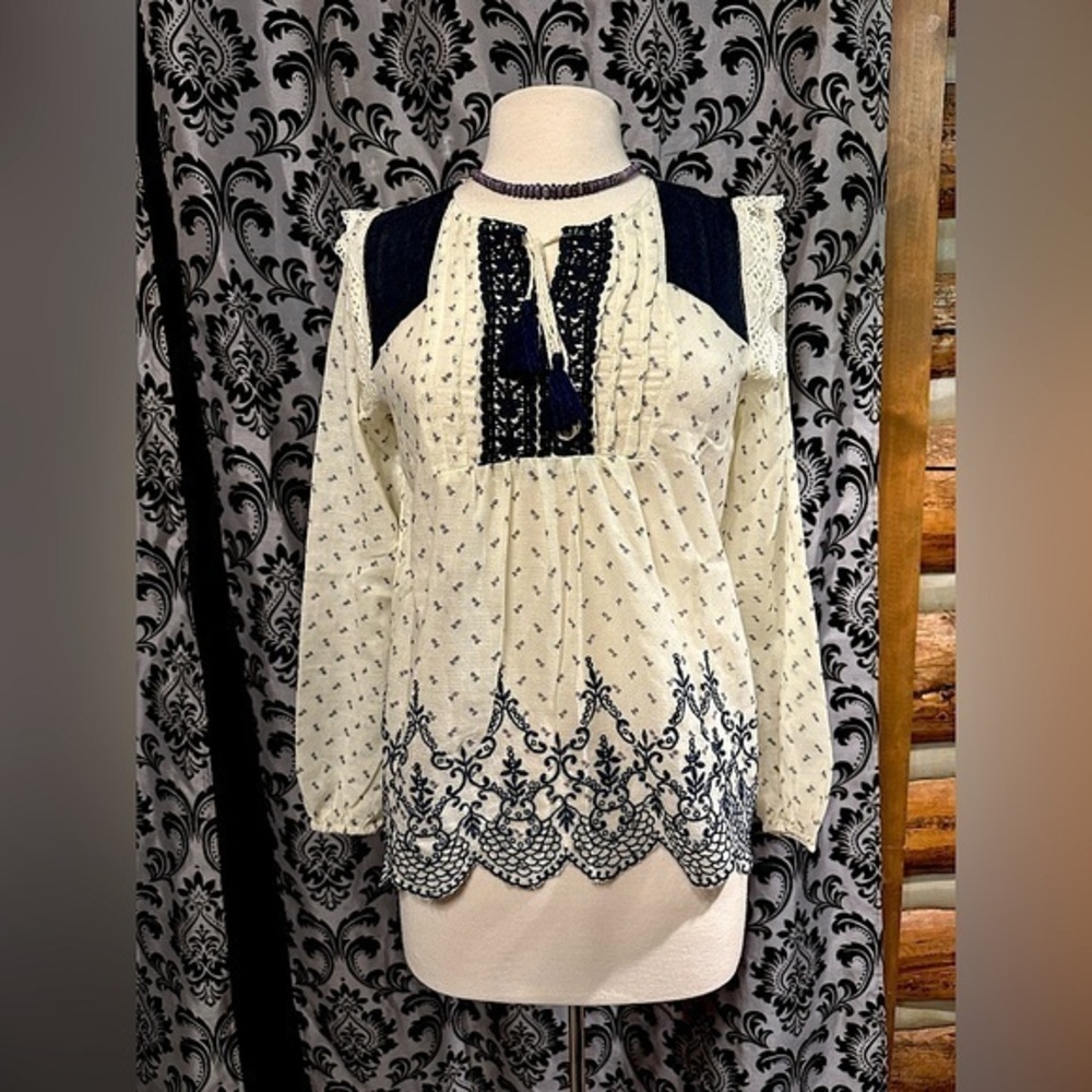Bell Sleeved Scalloped Top with Embroidery - Size S